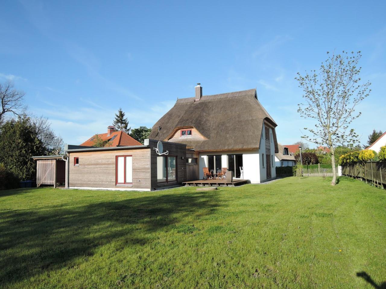 Reetdachhaus "Treibholz" Villa Wiek auf Rugen Bagian luar foto