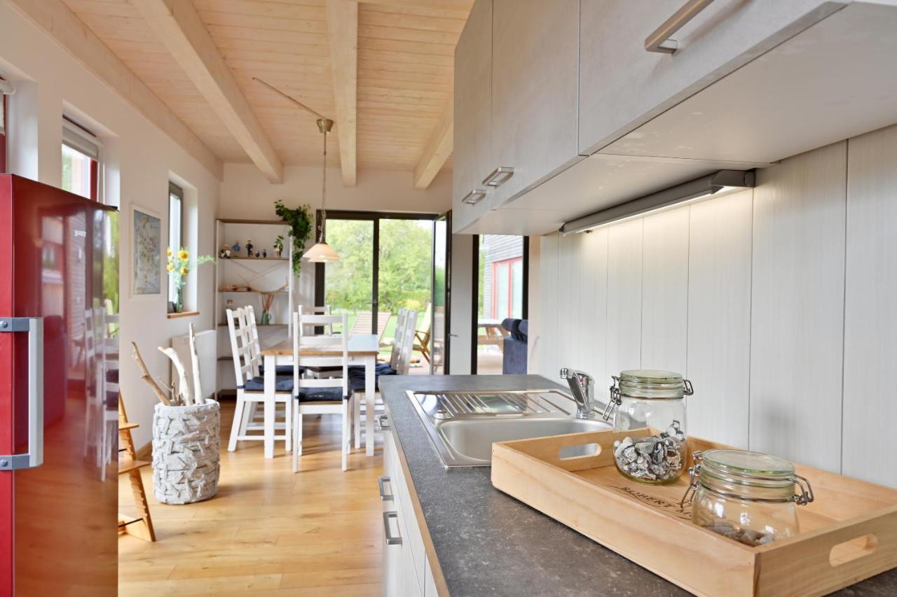 Reetdachhaus "Treibholz" Villa Wiek auf Rugen Bagian luar foto